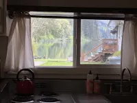 Cozy Lakeside Cabin