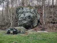 Cozy Bear Rock Cottage with hot tub