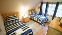 Quintessential Lakefront Home perfect for MultiFamily retreats on Thompson Lake - Homestays