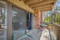 Gene's Green - Mins from downtown!