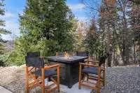 Spacious, Modern Mountain Cabin with Hot Tub