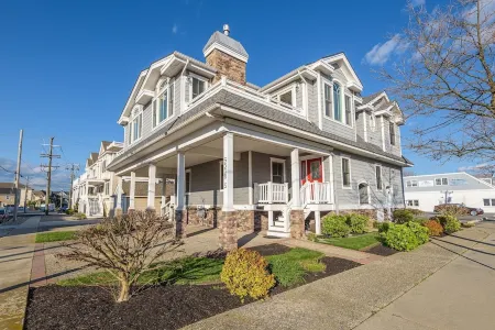 Dog Friendly Townhome in the heart of Stone Harbor Отели рядом с достопримечательностью «Blue Eden»