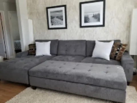 Skots Villa Bottom East. Centrally Located Near Sanford Medical Center & Midco.