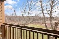 Mount Snow Condo: 4 min Walk to Sundance Lift (High Speed - 6 Seat)