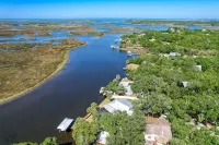 Mason Creek Lodge - Waterfront Pool Home - Fishing - Scalloping