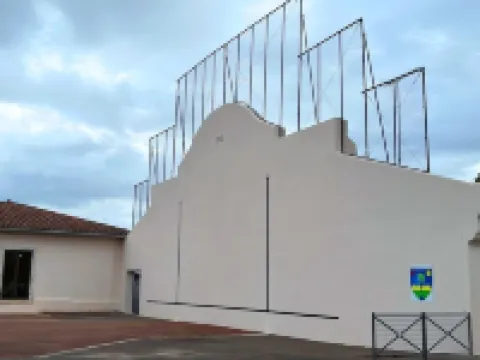 Fancy the ocean? 200 m from the beach, all comforts, swimming pool, wifi, bed linen and parking.