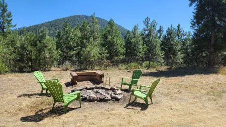 Huckleberry Cabin ~ Fish, Ski, Golf, Play, Relax!  St Regis, Montana