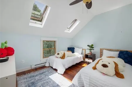 Quaint Downtown Jamestown R.I. Home -Walking distance to Newport Ferry and Beach