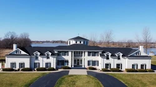 Eagle Isle North Wing on the Sandusky River w/ short drive to Cedar Point.