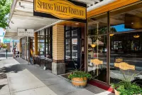 Urban Oasis in Downtown Walla Walla.  Walk to Wine, Restaurants and More!