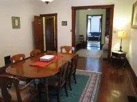 Historic Civil War house, great for family getaways.