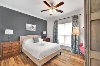 Huge Charlotte Farmhouse Villa 25 minutes from downtown!