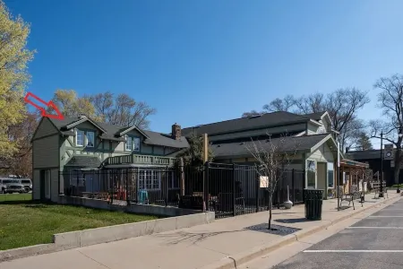 Freshwater Flat, Downtown Douglas - Apart in Downtown right off Center Street. Отели в г. Дуглас