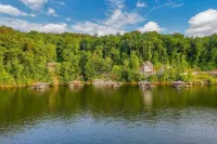Designer Luxury on Smith Lake/Pool/5BR/3BR/Steps to Water! - Boutique
