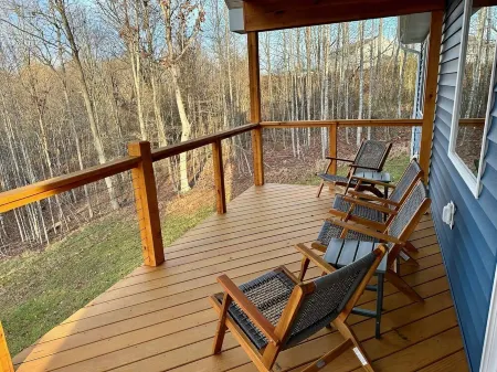 Nature getaway; beautiful Mountain Views, close to rivers, breweries & wineries. Отели рядом с достопримечательностью «Lazy Days Winery»