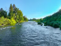 Luxury Riverfront Escape- Hot Tub & Fire Pit