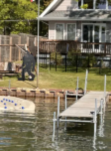 Cozy house on the lake with hot tub Hotels in Oscoda