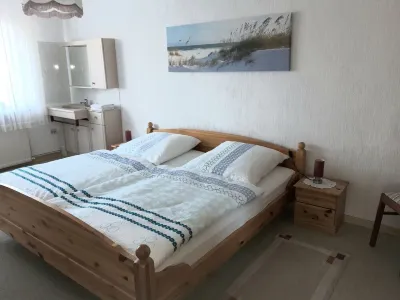 Quiet Non smoking apartment (approx 80sqm Located right on the edge.