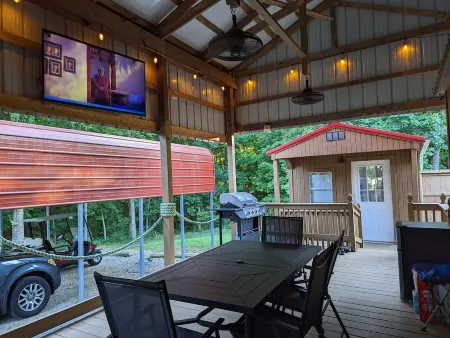 Unique, Cabin Style Cottage, Nestled in the Woods by Kentucky Lake.