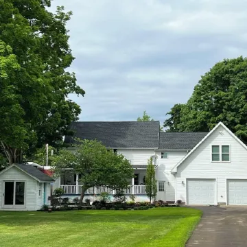 Quaint historic home in the heart of Bemus Point Village- a stroll to the water!