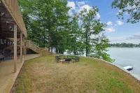 Amazing lake views for the perfect family getaway at the Lake Thirteen Retreat!