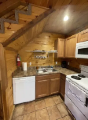 Beautiful Scenic River Cabin just 1/2 mile from Current River!
