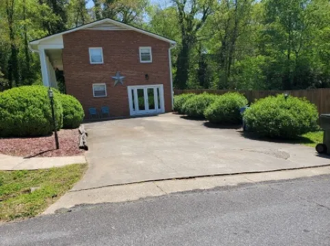 Homemade in HICKORY! Fun Home with Pool!