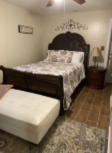 Creekside Retreat, 3 bedroom, Large parking, Picnic area. Across from Trail 14