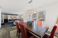 Excelsior nautical themed home, with fenced yard! 엑스켈시어 호텔