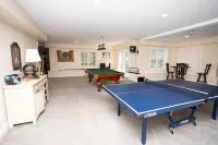 Magnificent Six Bedroom Ogunquit Estate - Pet Friendly!
