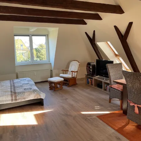 Modern top floor apartment 5 min to Markkleeberger See