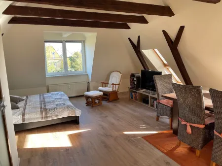 Modern top floor apartment 5 min to Markkleeberger See