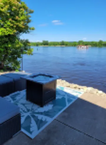 Pool 8 River House , A Couples' Retreat!