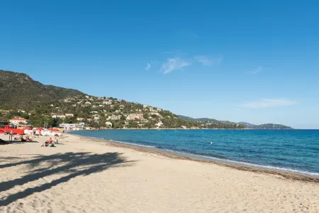 T2 Le Lavandou vue mer 500 Mètres Plage , Climatisation , Parking Privé