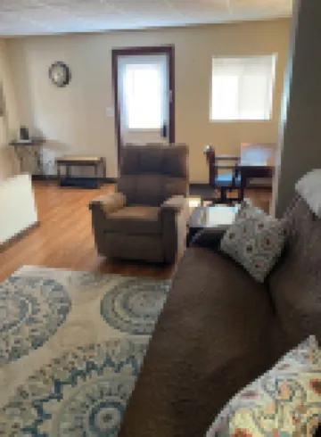 Cozy Urban Bungalow Pet Friendly! Near Pit Airport, Pgh Stadiums & Museums!