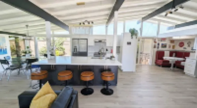 Near Disneyland and Knott's Berry Farm Pool house with Arcade, and putting green