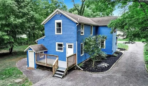 Charming 4-bedroom 1800's farmhouse with WiFi, AC in serene Cowlesville