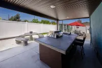 Private Oasis Near Downtown with Heated Pool and Spa