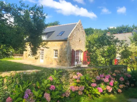 Carnac: Cozy Holiday Home in Carnac – Peaceful, Near Beaches and Menhirs Отели в г. Карнак