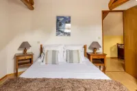 Maison de Charme à la Campagne, Avec Piscine Privée Hotels in Frayssinet-le-Gelat