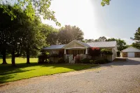 Aunt B's Cottage~~Minutes from Hiking, Kayaking, and Waterfalls