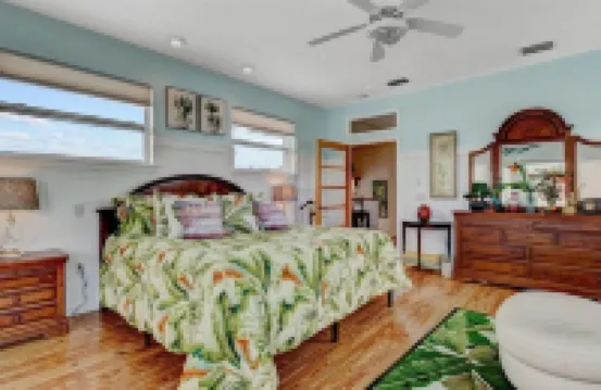 Private Executive Home/Resort Tropical Plant/Luxury/BeachView/ Pool/Spa.Elevator