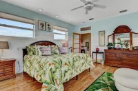 Private Executive Home/Resort Tropical Plant/Luxury/BeachView/ Pool/Spa.Elevator