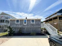 A Block from the Ocean in Nags Head - Hot Tub Hoteles cerca de The French Door OBX