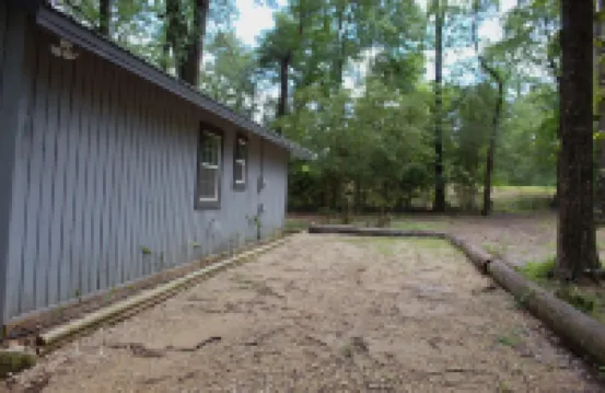 Cozy lake house w/Lake Conroe access- pet friendly!