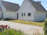 Twin detached villas 100m from the beach Hotels in Tregunc