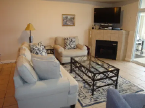 9104 Towers, Fantastic Lake Views! Quiet! Elevators, Indoor/Outdoor Pools. Wifi