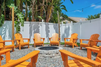Electric Tropicana! Pickleball, Mini Golf, Pool Plant Sumner House 주변 호텔