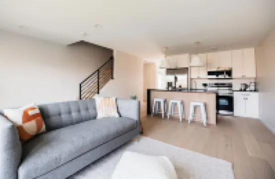 -The Cotton House- Modern, Clean, Close to MSU!