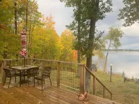 Cozy Lakefront Cottage with spectacular views!